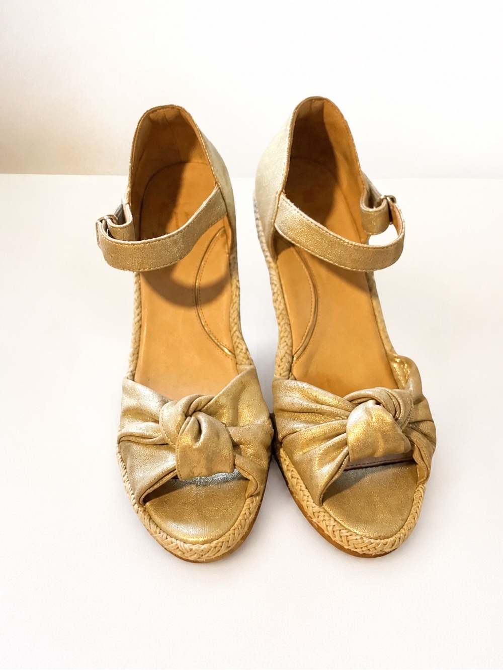 L'Amour Des Pieds Gold Espadrille Wedge Sandals Size 9,5 heel height 2.75 inches